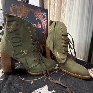 NWOT: Stylish Olive Lace-Up Boots for Women: Esquivel equestrian
